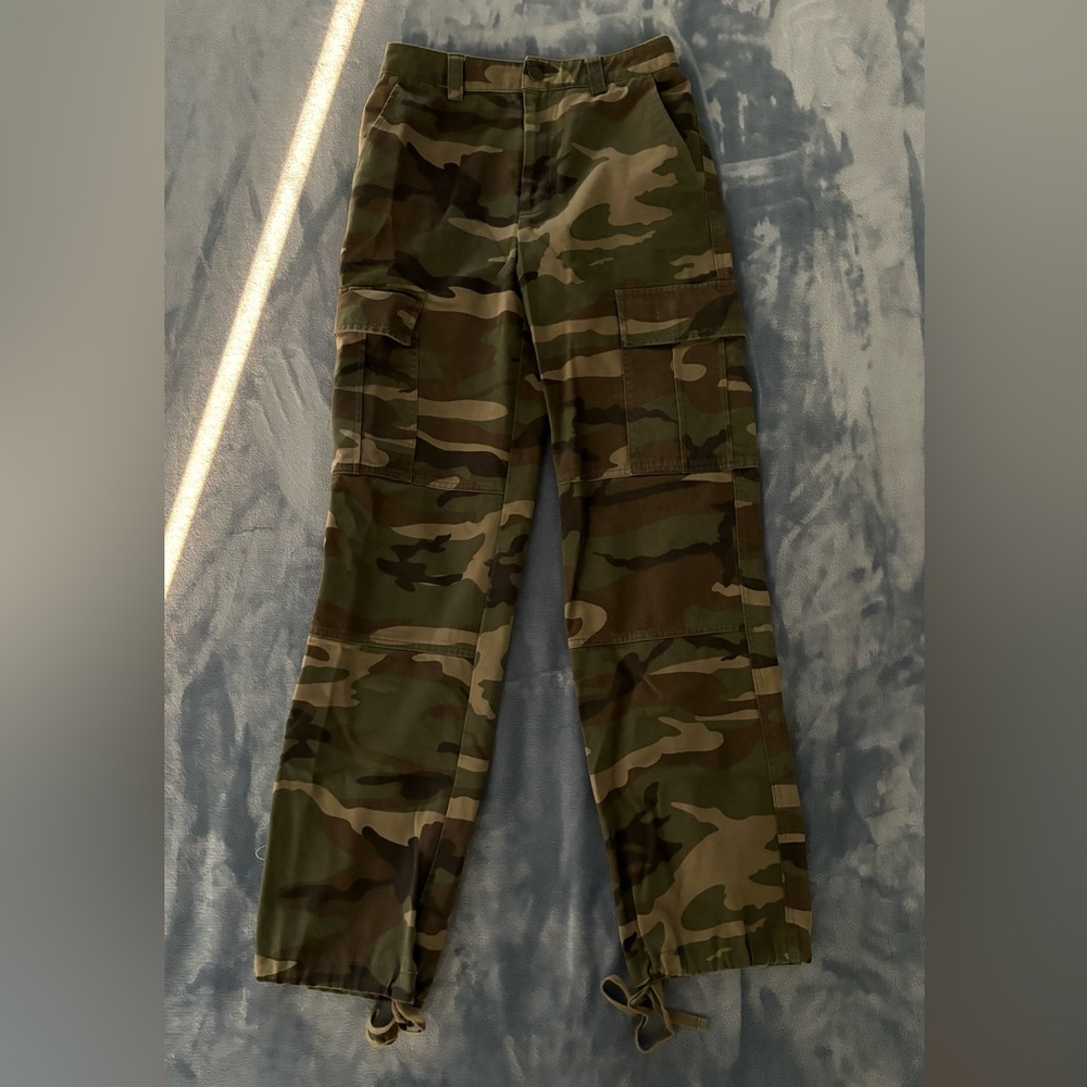 Forever 21 Cargo Camo Pants, US Size S
